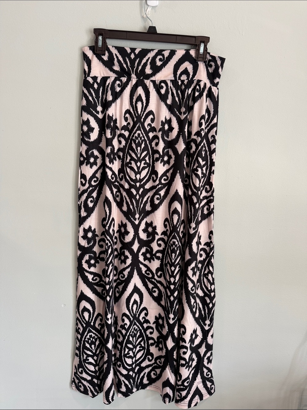 Women's tan & Black Patterned Maxi Skirt